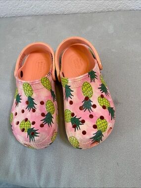 CROCS Kids Pink Pineapple Print